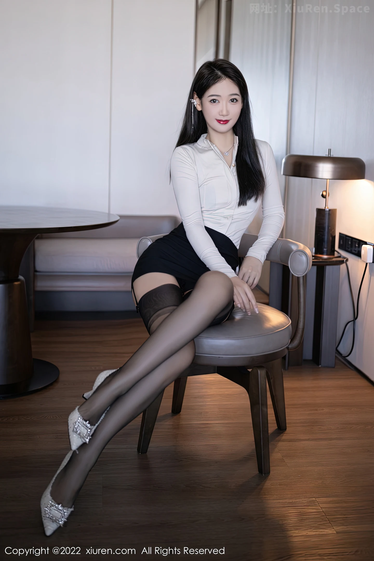 图片[2]-[XiuRen秀人网] VOL.5986 模特唐安琪白色上衣配黑短裙半脱露薄纱内衣黑丝吊袜诱惑写真79P-秀人网官方网站